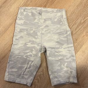 Lululemon - white camo bike shorts 6 in